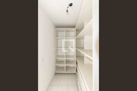 Apartamento à venda com 167m², 3 quartos e 3 vagas Apartamento à venda com 167m², 3 quartos e 3 vagasQuarto de Serviço