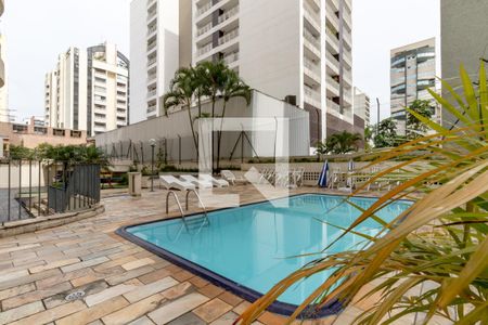 Apartamento à venda com 167m², 3 quartos e 3 vagas Apartamento à venda com 167m², 3 quartos e 3 vagasÁrea comum - Piscina