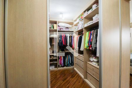 Casa à venda com 396m², 4 quartos e 2 vagasSuíte