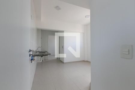 Sala / Cozinha de apartamento para alugar com 1 quarto, 27m² em Vila Curuçá, São Paulo