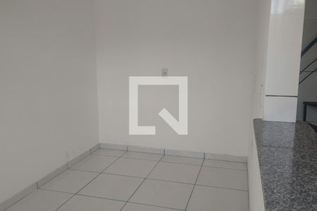Sala de casa para alugar com 1 quarto, 32m² em Vila Paula, Duque de Caxias