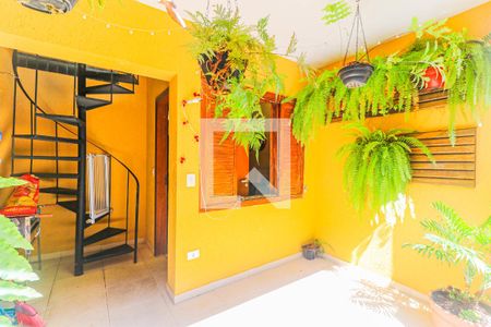 Casa à venda com 106m², 3 quartos e 2 vagas Casa à venda com 106m², 3 quartos e 2 vagasQuintal