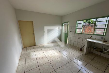 Sala - Cozinha de casa para alugar com 2 quartos, 45m² em Jardim Professor Antonio Palocci, Ribeirão Preto