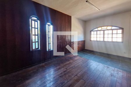 Sala de casa à venda com 3 quartos, 400m² em Itaipu, Niterói