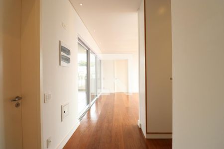 Corredor de apartamento para alugar com 2 quartos, 126m² em Vila Ipojuca, São Paulo