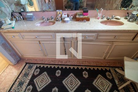 Casa à venda com 300m², 4 quartos e 3 vagas Casa à venda com 300m², 4 quartos e 3 vagasBanheiro da Suíte