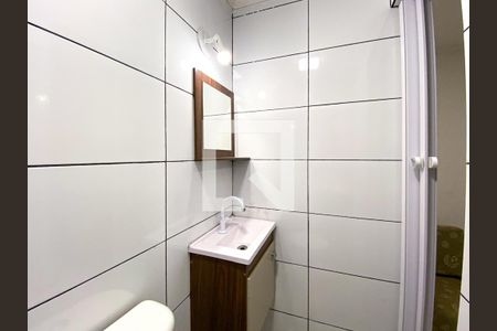 Banheiro de kitnet/studio para alugar com 1 quarto, 15m² em Jardim Bonfiglioli, São Paulo