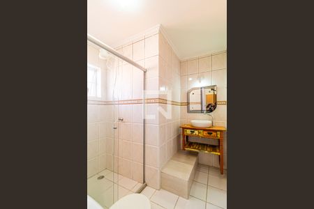 Banheiro de kitnet/studio para alugar com 0 quarto, 12m² em Jardim Bonfiglioli, São Paulo