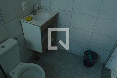 Casa de condomínio à venda com 200m², 2 quartos e 5 vagasBanheiro- Apto 2