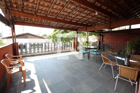 Casa à venda com 300m², 4 quartos e 2 vagasVaranda 2