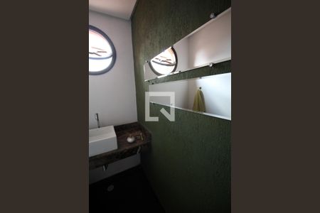 Casa à venda com 300m², 4 quartos e 2 vagasLavabo