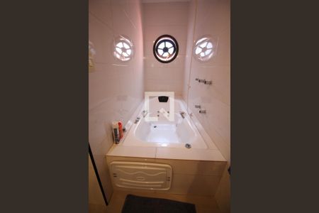 Casa à venda com 300m², 4 quartos e 2 vagasBanheiro 1