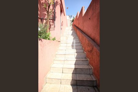 Casa à venda com 300m², 4 quartos e 2 vagasEscada