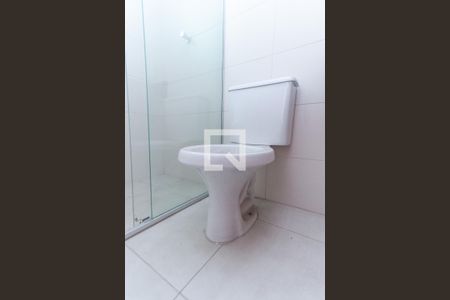 Banheiro da Suíte 1 de casa para alugar com 2 quartos, 72m² em Parque Casa de Pedra, São Paulo