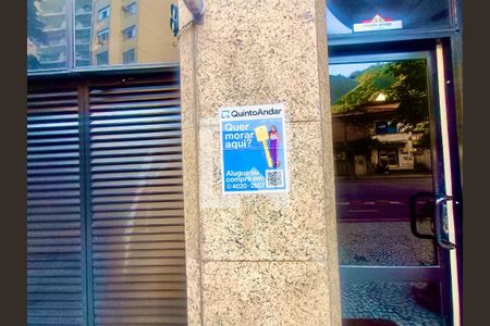 Fachada com cartaz QA. de apartamento para alugar com 1 quarto, 40m² em Copacabana, Rio de Janeiro