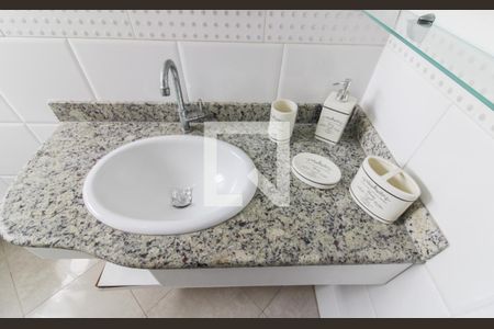 Casa de condomínio para alugar com 320m², 4 quartos e 5 vagasLavabo