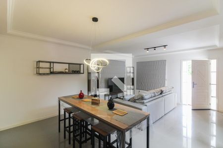Sala de casa de condomínio para alugar com 4 quartos, 320m² em Vargem Pequena, Rio de Janeiro
