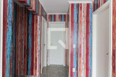 Casa de condomínio para alugar com 320m², 4 quartos e 5 vagasCorredor acesso suítes