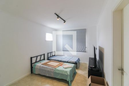 Casa de condomínio para alugar com 320m², 4 quartos e 5 vagasSuíte 3 (Canadense)