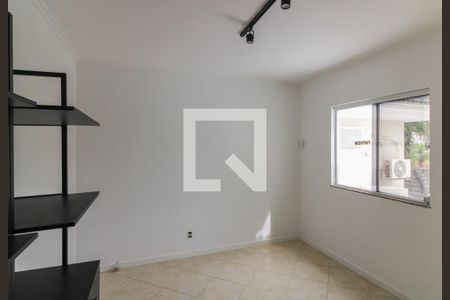 Casa de condomínio para alugar com 320m², 4 quartos e 5 vagasSuíte  2