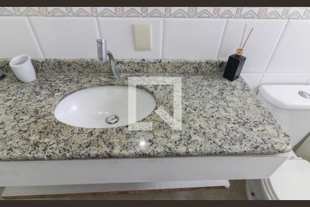 Casa de condomínio para alugar com 320m², 4 quartos e 5 vagasBanheiro Suítes 3 e 4 (Canadense)