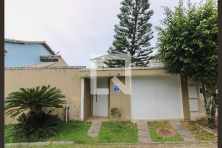 Casa de condomínio para alugar com 320m², 4 quartos e 5 vagasFachada