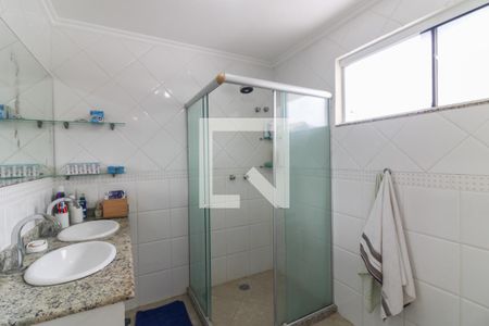 Casa de condomínio para alugar com 320m², 4 quartos e 5 vagasSuíte 1 - Banheiro