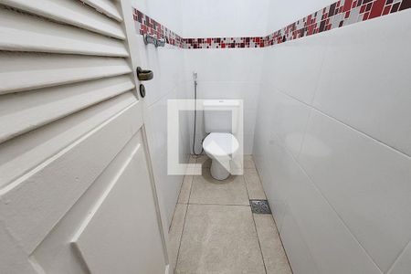 Casa à venda com 287m², 4 quartos e 1 vagaBanheiro de serviço