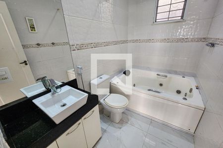 Casa à venda com 287m², 4 quartos e 1 vagaBanheiro da Suíte