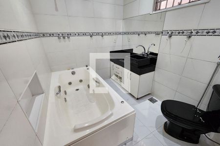Casa à venda com 287m², 4 quartos e 1 vagaBanheiro 1