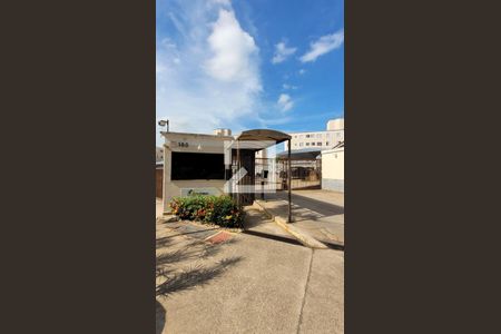 Apartamento à venda com 44m², 2 quartos e 1 vaga Apartamento à venda com 44m², 2 quartos e 1 vagaFachada e portaria