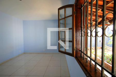 Sala de casa à venda com 4 quartos, 360m² em Pirajá, Belo Horizonte