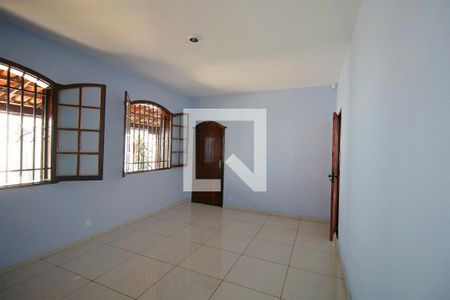 Sala de casa à venda com 3 quartos, 360m² em Pirajá, Belo Horizonte