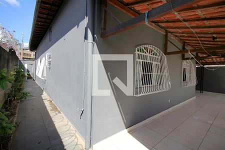 Casa para alugar com 360m², 4 quartos e 2 vagasCorredor lateral