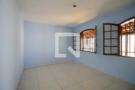 Sala de casa à venda com 3 quartos, 360m² em Pirajá, Belo Horizonte