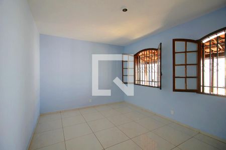 Sala de casa à venda com 4 quartos, 360m² em Pirajá, Belo Horizonte