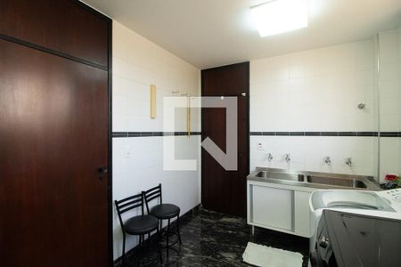 Casa à venda com 423m², 4 quartos e 8 vagasÁrea de Serviço
