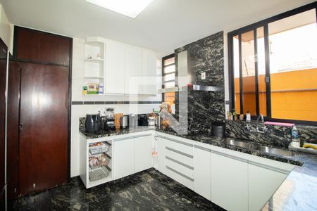Casa à venda com 423m², 4 quartos e 8 vagasCozinha