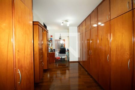 Casa à venda com 423m², 4 quartos e 8 vagasCloset da suíte 1