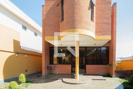 Casa à venda com 423m², 4 quartos e 8 vagasFachada interna