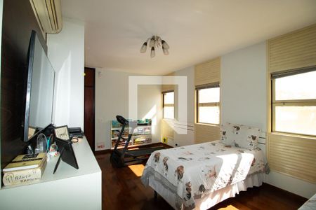 Casa à venda com 423m², 4 quartos e 8 vagasQuarto 1