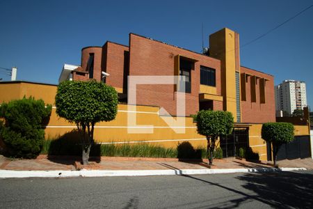 Casa à venda com 423m², 4 quartos e 8 vagasFachada