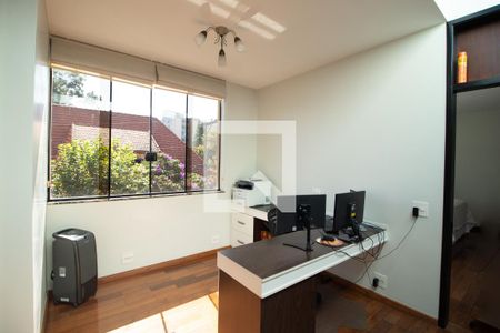 Casa à venda com 423m², 4 quartos e 8 vagasHall