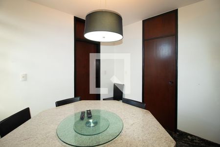 Casa à venda com 423m², 4 quartos e 8 vagasCopa