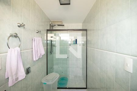 Casa à venda com 423m², 4 quartos e 8 vagasBanheiro da Suíte 2