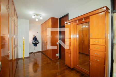 Casa à venda com 423m², 4 quartos e 8 vagasCloset da suíte 1