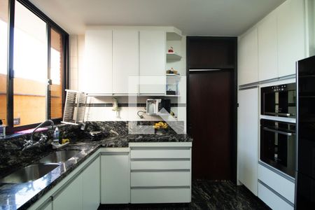 Casa à venda com 423m², 4 quartos e 8 vagasCozinha