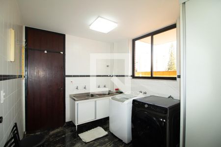 Casa à venda com 423m², 4 quartos e 8 vagasÁrea de Serviço