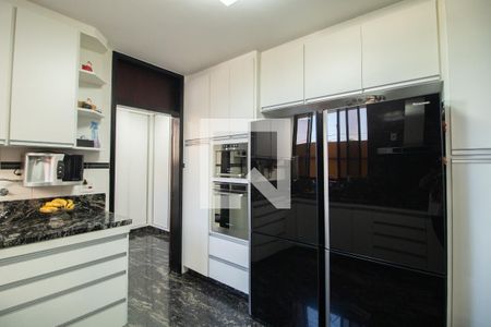 Casa à venda com 423m², 4 quartos e 8 vagasCozinha