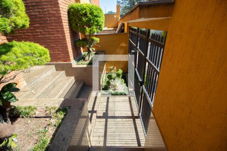 Casa à venda com 423m², 4 quartos e 8 vagasEscada
